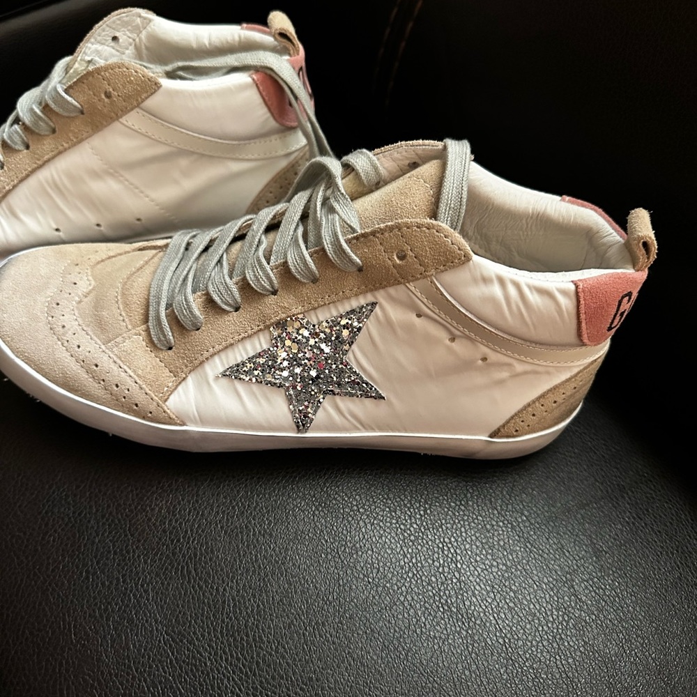 Golden Goose 39 Mid Star